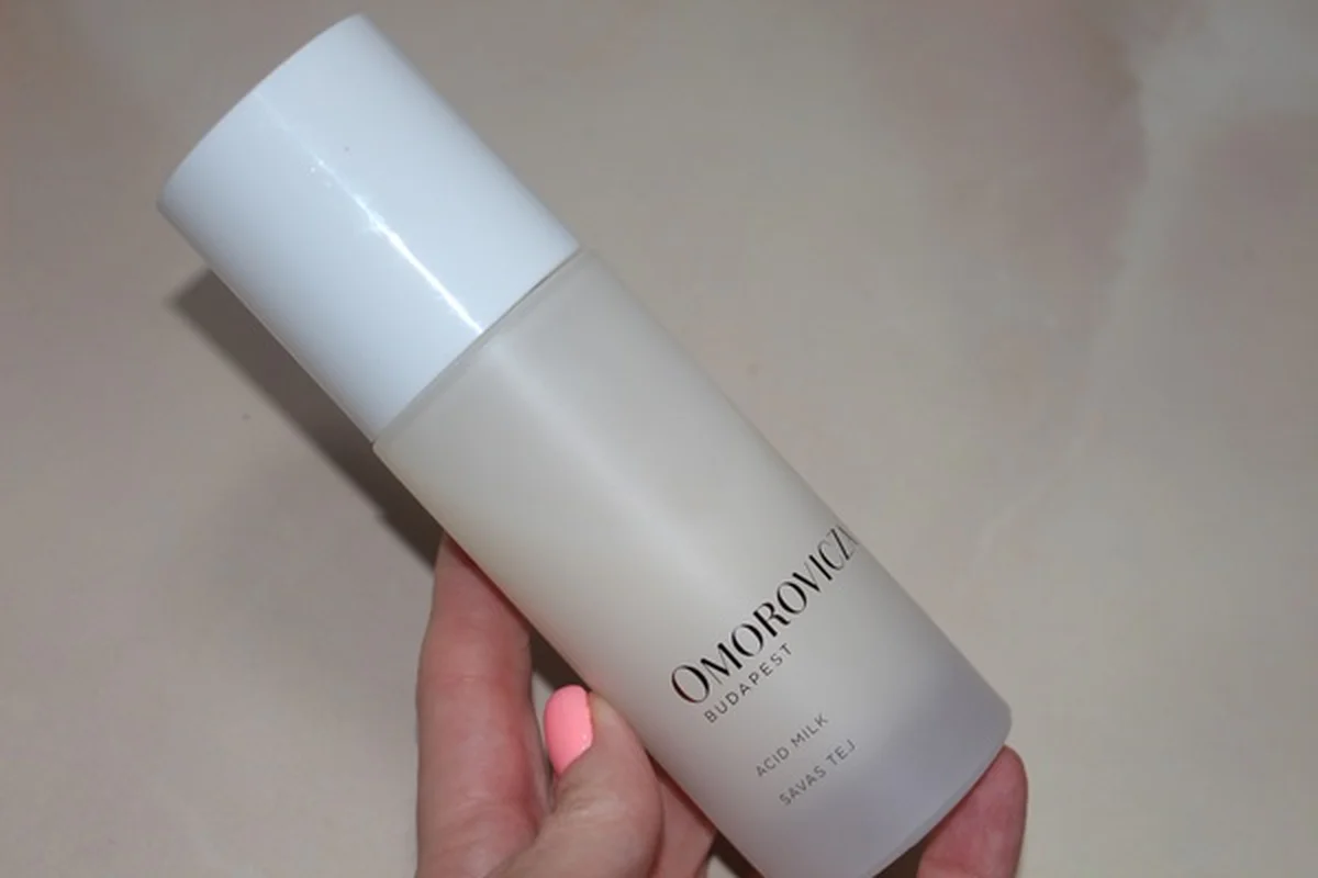 Close-up of Omorovicza Acid Milk ingredient list