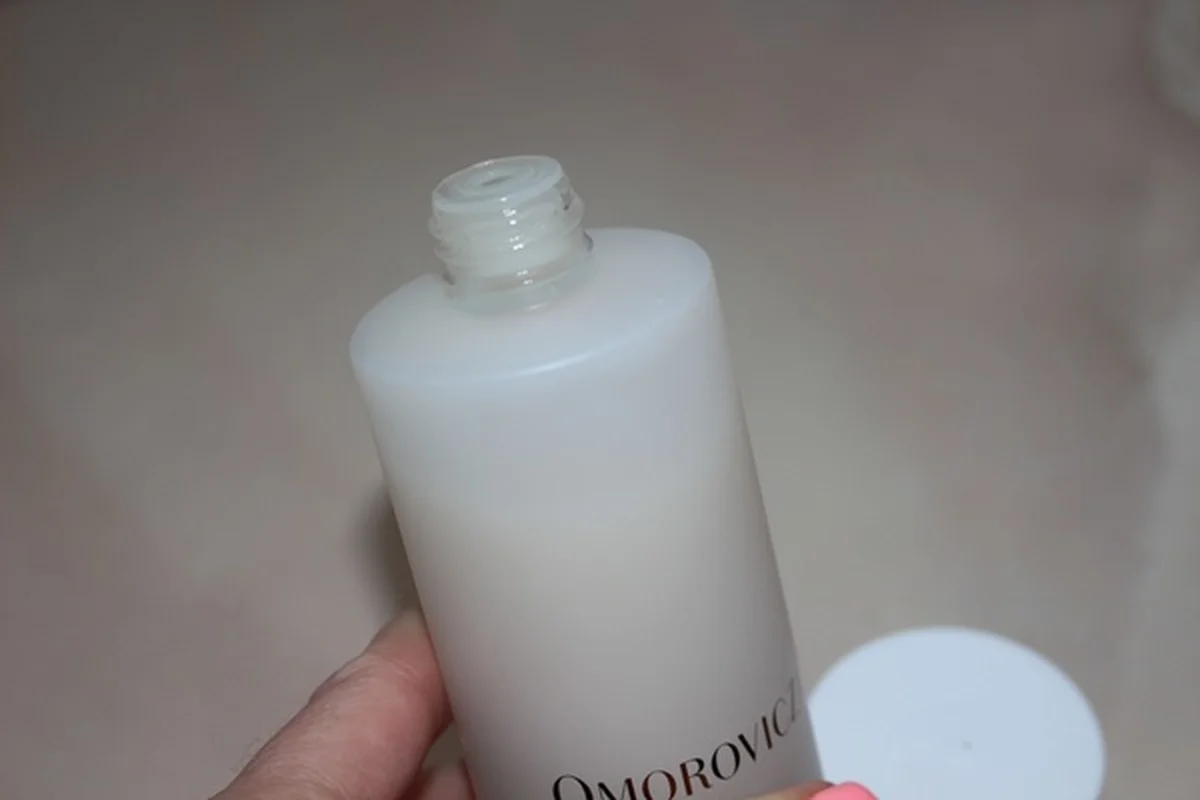 Silky texture of Omorovicza Acid Milk on skin