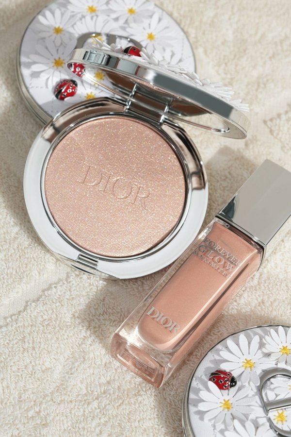 Dior highlighter and maximizer product detail shot