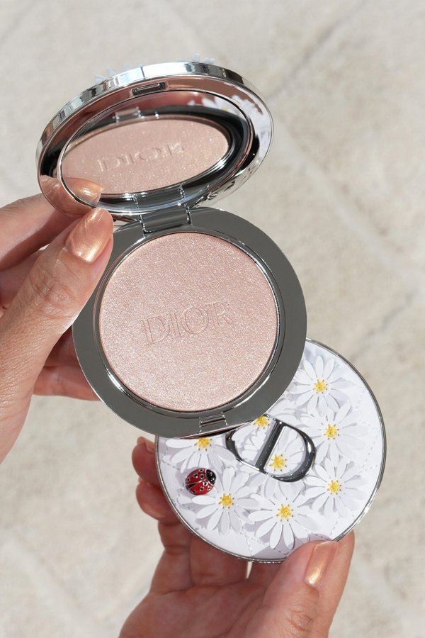 Dior Forever Glow Luminizer Sun-Kissed compact close-up