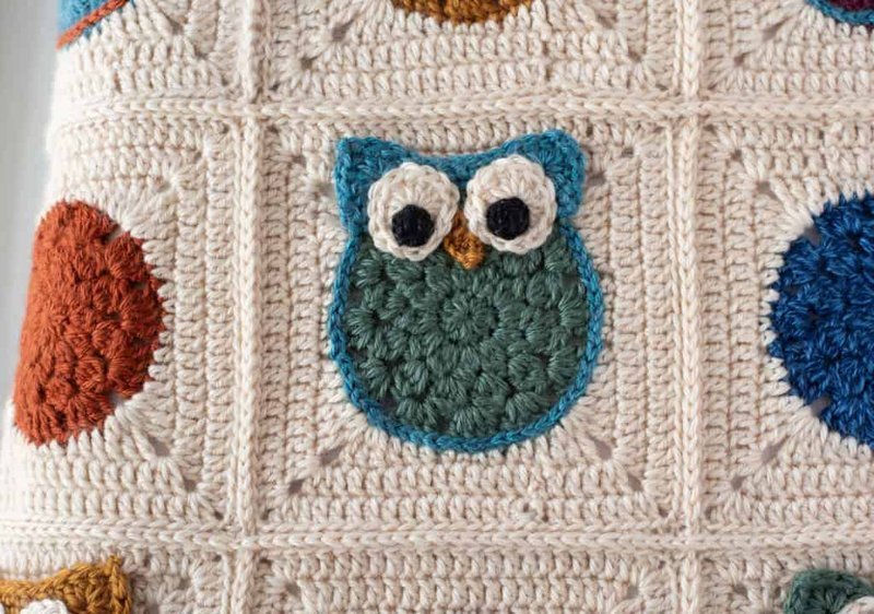 Owl crochet square with surface crocheted body outline detail
