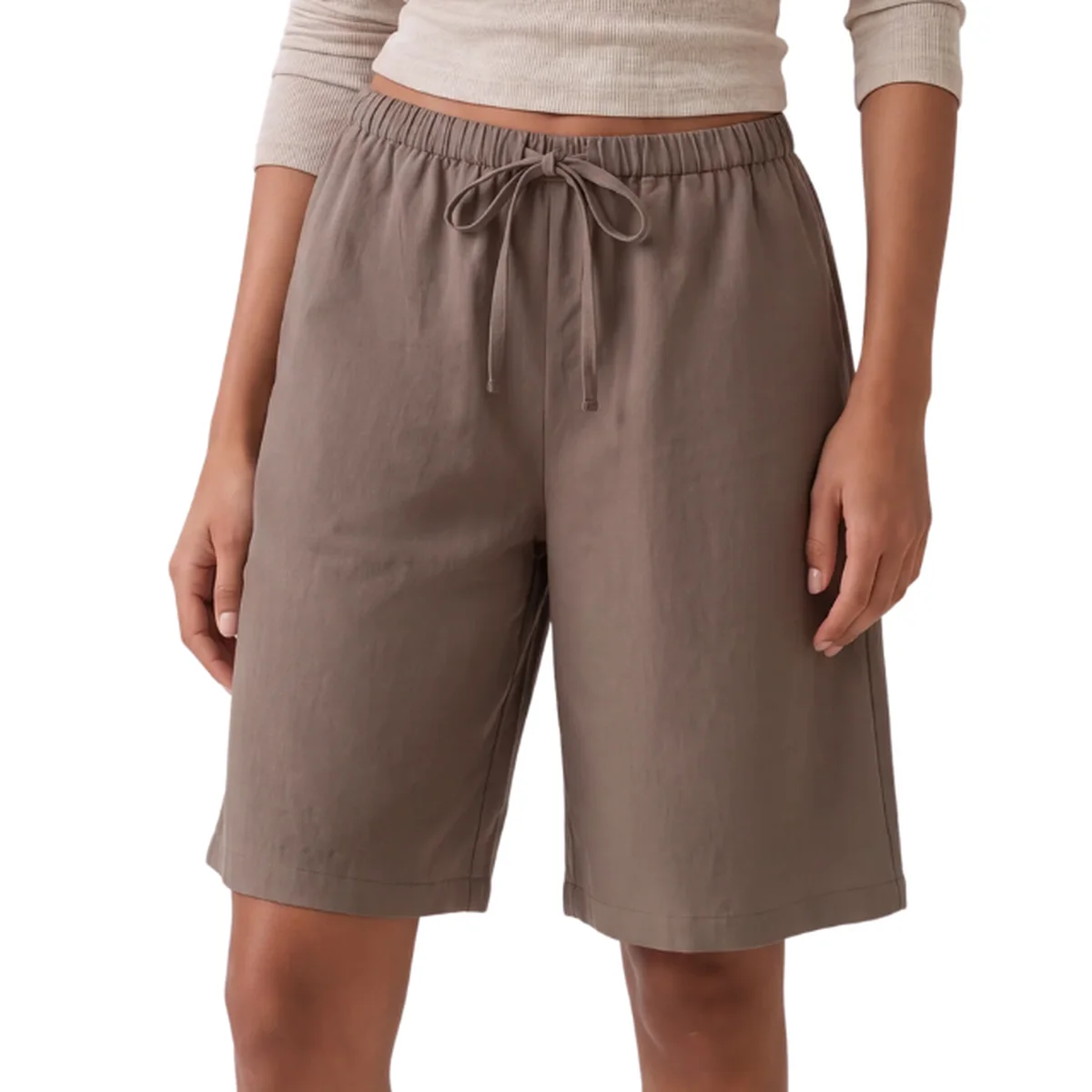 Relaxed drawstring bermuda shorts in a warm neutral tone